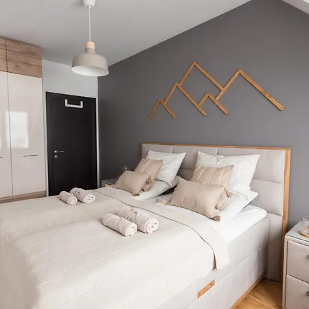 Glecer Kop, A14, Free Parking Garage *