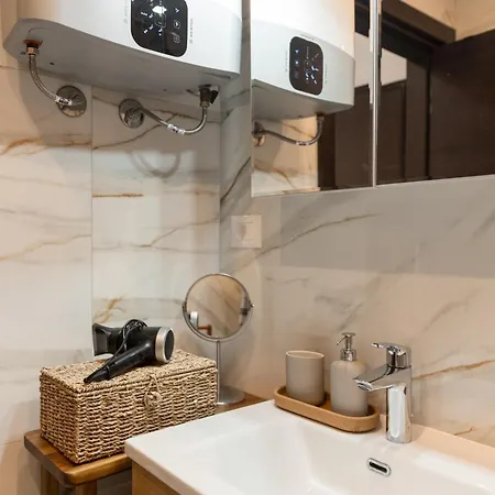 Glecer Kop, A14, Free Parking Garage *