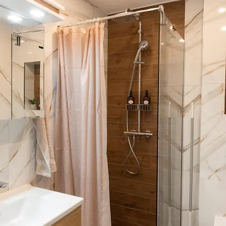 Glecer Kop, A14, Free Parking Garage * קופאוניק