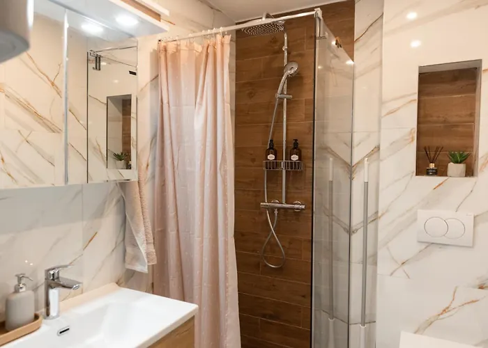 Glecer Kop, A14, Free Parking Garage * 科帕奥尼克